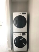 1348 Carmona Ave, Unit 1 in Los Angeles, CA - Building Photo - Building Photo