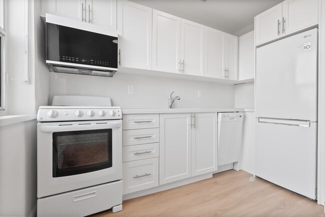 1017 Woodbine in Toronto, ON - Building Photo - Building Photo