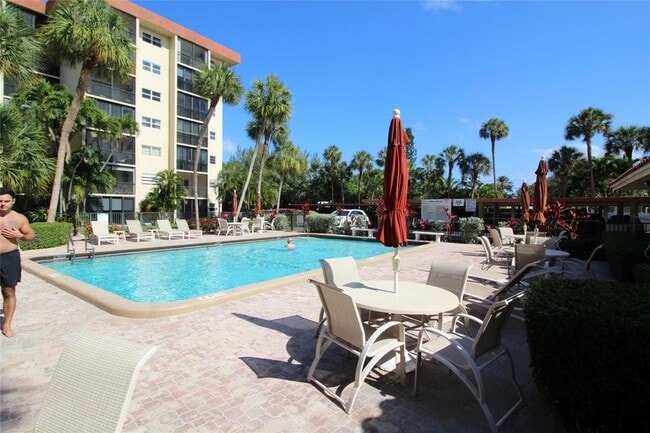 2350 NE 14th Street Causeway, Unit 412 in Pompano Beach, FL - Building Photo - Building Photo