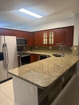6940 NW 179th St in Hialeah, FL - Building Photo