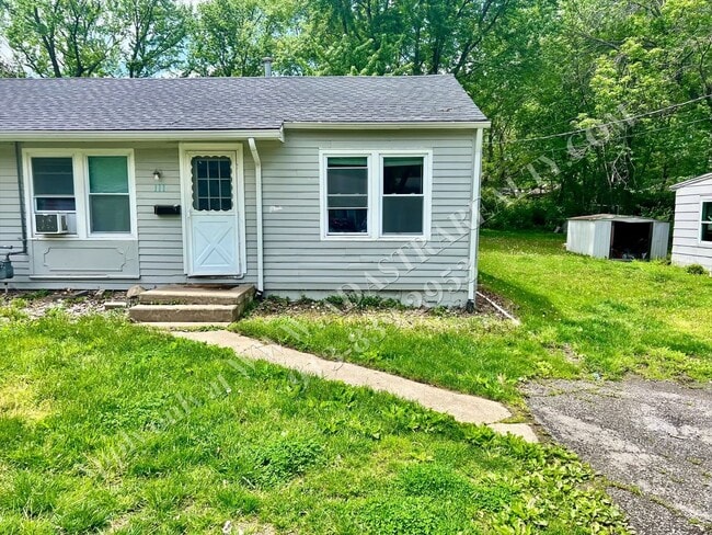 111 S Annie St in Olathe, KS - Foto de edificio - Building Photo