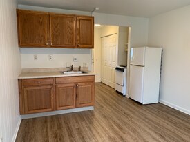 10 Belchertown Rd in Amherst, MA - Building Photo