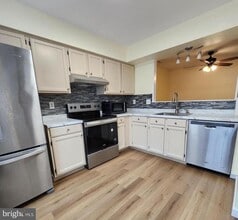 91 Grant Ln in Berlin, NJ - Building Photo - Building Photo