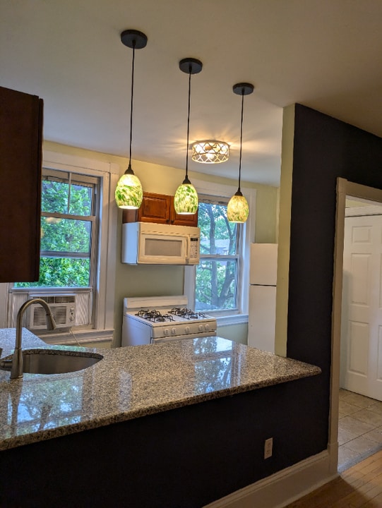 20 School Ln in Ardmore, PA - Building Photo