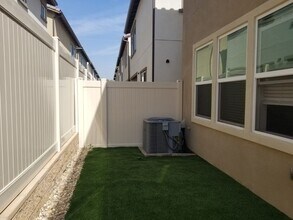 235 W Ridgewood St in Long Beach, CA - Building Photo - Building Photo