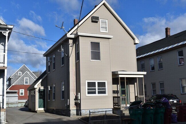 118 Aiken Ave in Lowell, MA - Building Photo - Building Photo