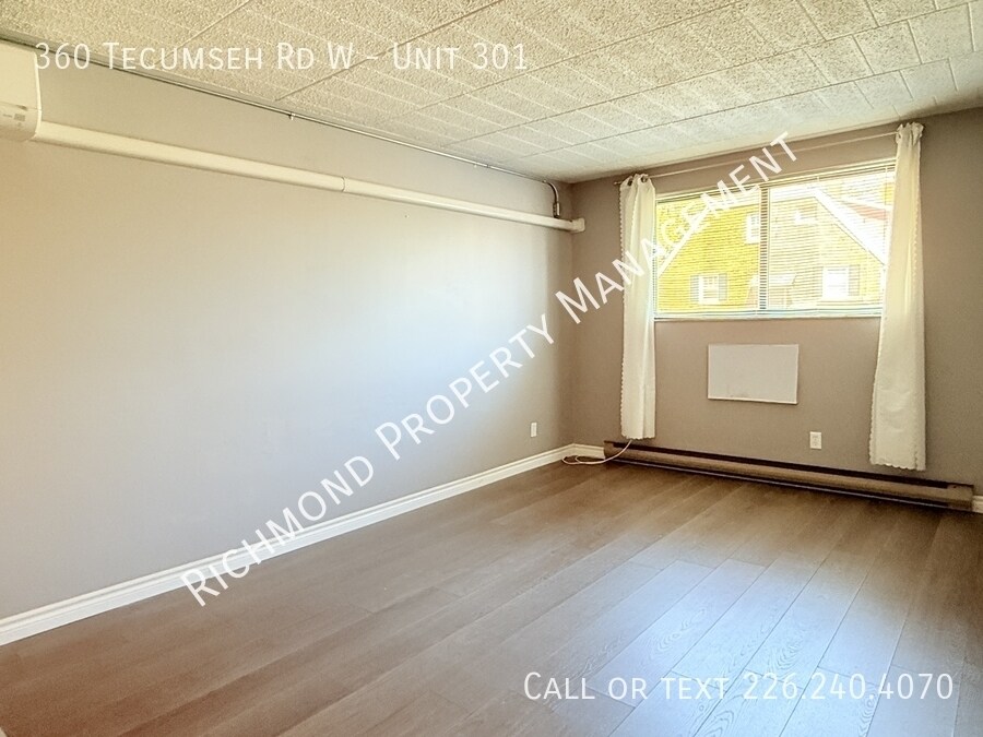 360 Tecumseh Rd W in Windsor, ON - Building Photo