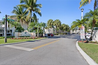 16675 Hemingway Dr in Weston, FL - Foto de edificio - Building Photo