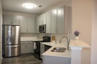 Carlton Park Apartment Homes in Flowood, MS - Foto de edificio - Building Photo