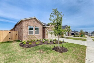 9610 Angelina Water Dr in Cypress, TX - Foto de edificio - Building Photo