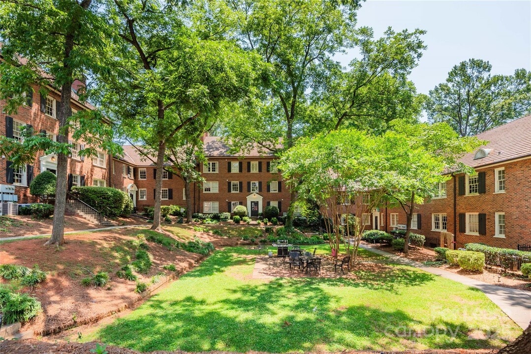 107 S Laurel Ave in Charlotte, NC - Building Photo