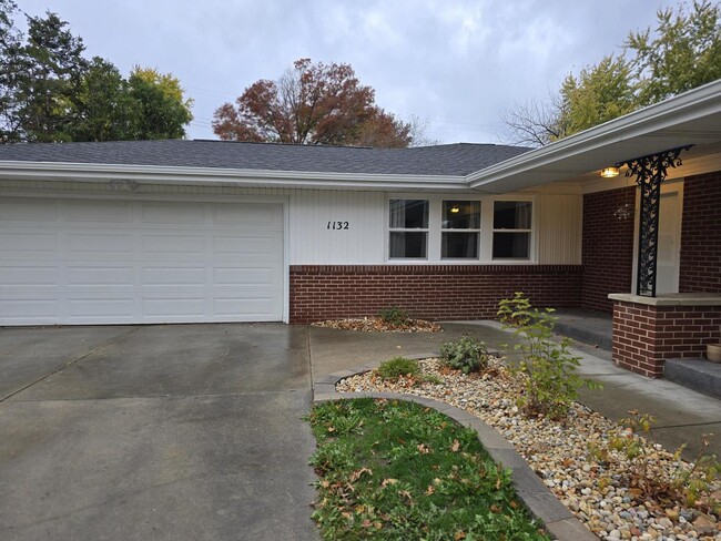 1132 Prestwick Pkwy in Rockford, IL - Foto de edificio - Building Photo
