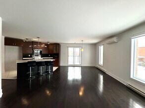 8000 De Londres Rue in Brossard, QC - Building Photo - Building Photo