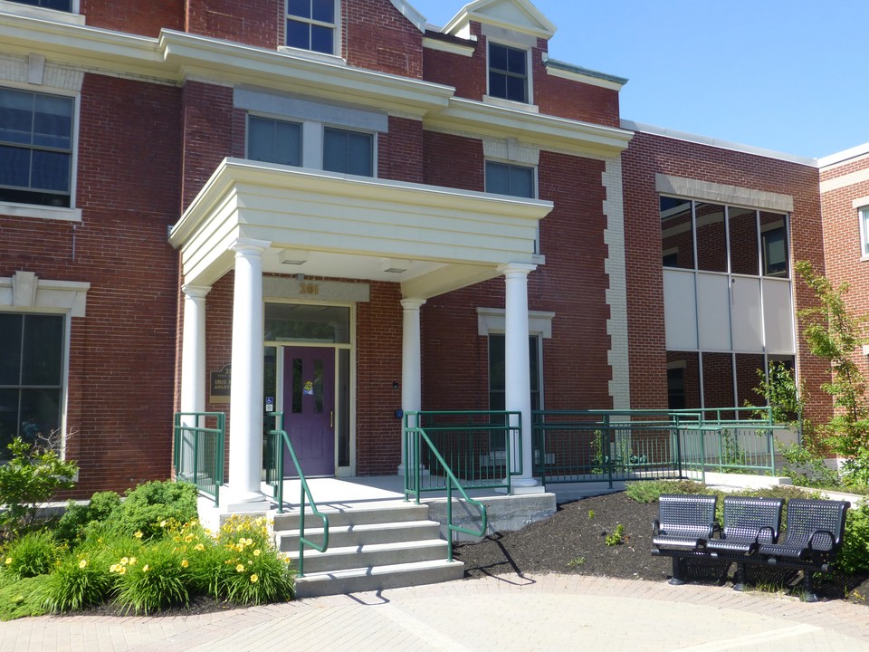 Iris Park in Portland, ME - Foto de edificio