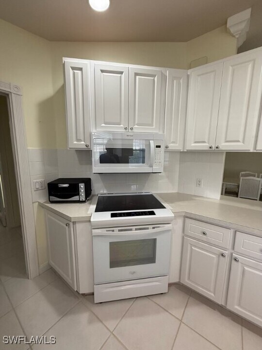 5061 Kingston Way in Naples, FL - Building Photo