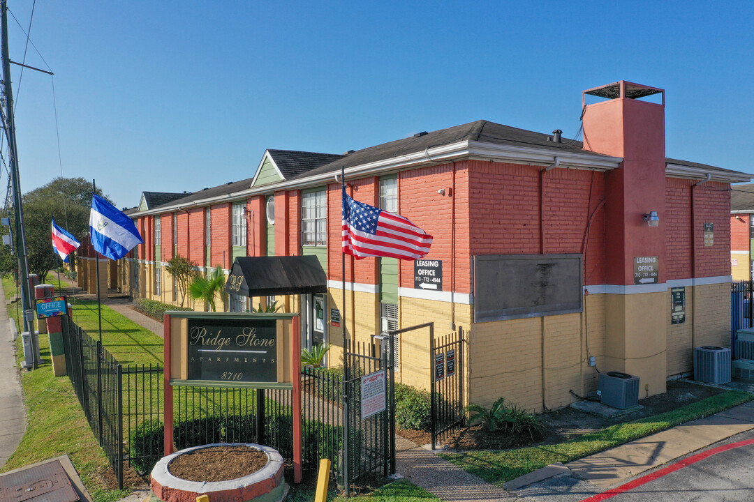 RIDGE STONE APARTMENTS in Houston, TX - Building Photo