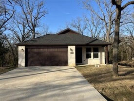 128 Woodland Trail in Gun Barrel City, TX - Building Photo