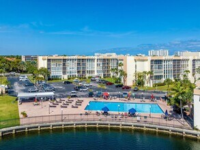 2000 Atlantic Shores Blvd, Unit 310 in Hallandale Beach, FL - Building Photo - Building Photo