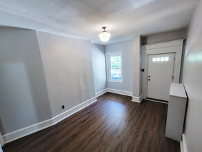 1242 S 51st St, Unit 1 in Philadelphia, PA - Building Photo - Building Photo