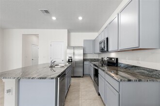 33093 Major Oak Dr in Wesley Chapel, FL - Building Photo - Building Photo