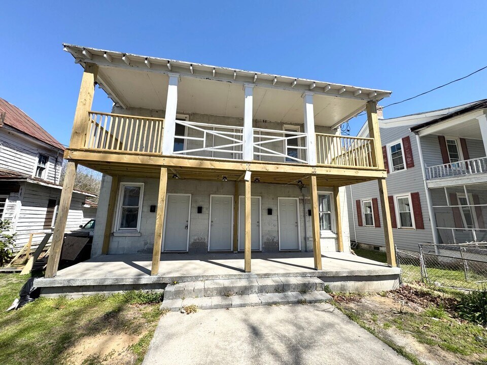 211 E Gale St in Edenton, NC - Building Photo