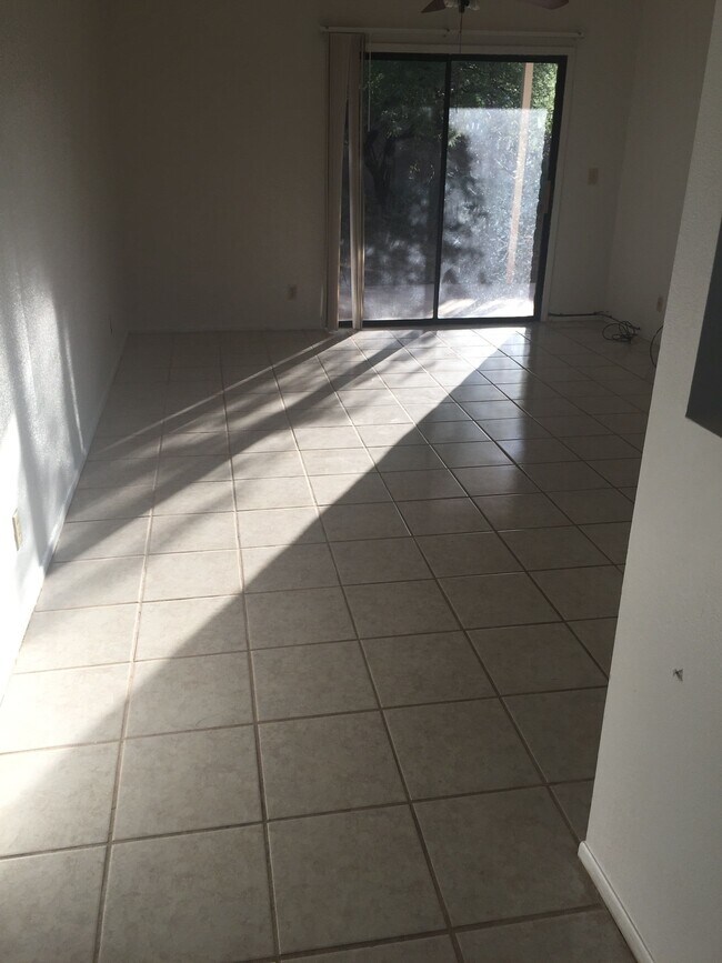 1238 Urano Ct in Rio Rico, AZ - Foto de edificio - Building Photo