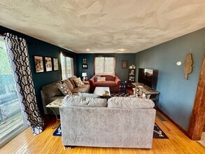 106 Winter St in Saugus, MA - Building Photo - Building Photo