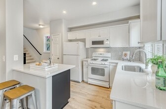 16195 SW Holland Ln in Sherwood, OR - Building Photo - Building Photo