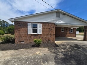 1711 Birdsong Rd in Petersburg, VA - Building Photo - Building Photo