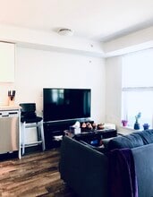 1534 Henshaw Ln in Vancouver, BC - Building Photo - Building Photo