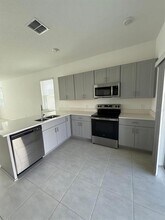3240 Skyline Lp in Kissimmee, FL - Building Photo - Building Photo