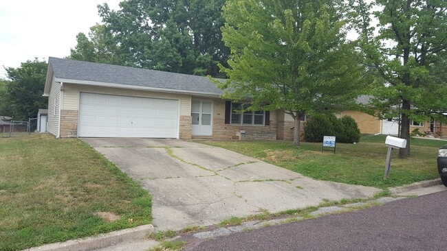 property at 1806 Parklawn Dr