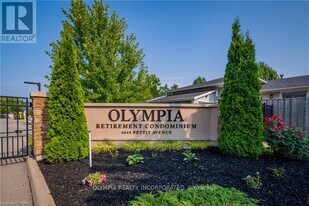 4644 Pettit Ave in Niagara Falls, ON - Building Photo