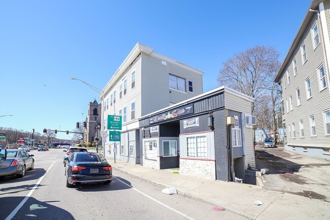 481 Cambridge St in Worcester, MA - Building Photo - Building Photo