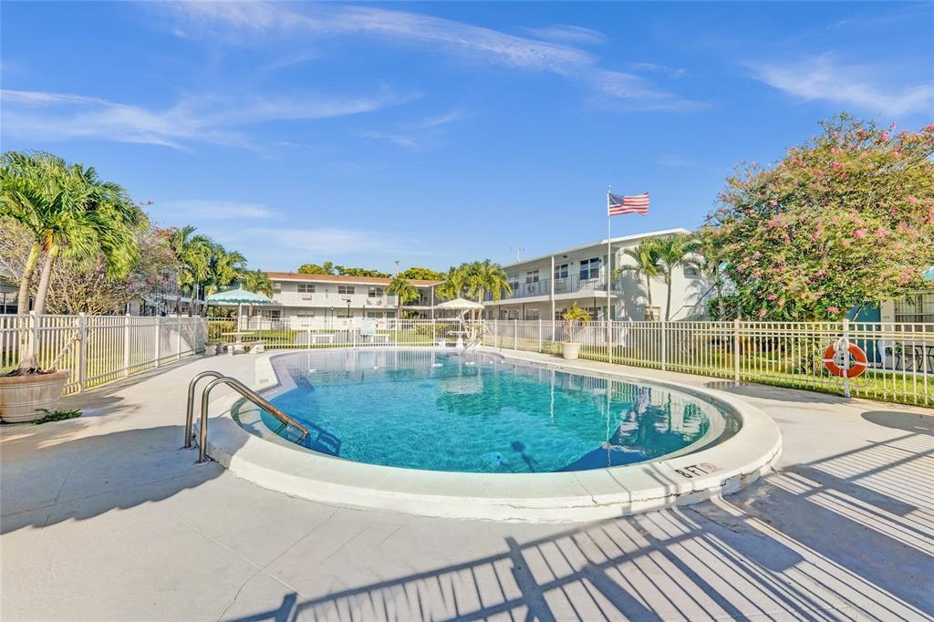 7401 Pines Blvd, Unit 210 in Pembroke Pines, FL - Building Photo