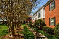 Elmhurst in Charlotte, NC - Foto de edificio - Building Photo