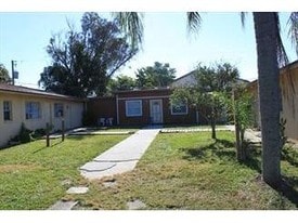 11421 Char Ann Dr in Ft. Myers, FL - Building Photo
