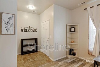 1121 W Pebblestone St in Meridian, ID - Foto de edificio - Building Photo