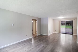2989 N Oak Harbor Rd in Oak Harbor, WA - Building Photo - Building Photo