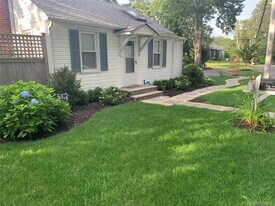 56 Tuscarora Dr in Centerport, NY - Building Photo