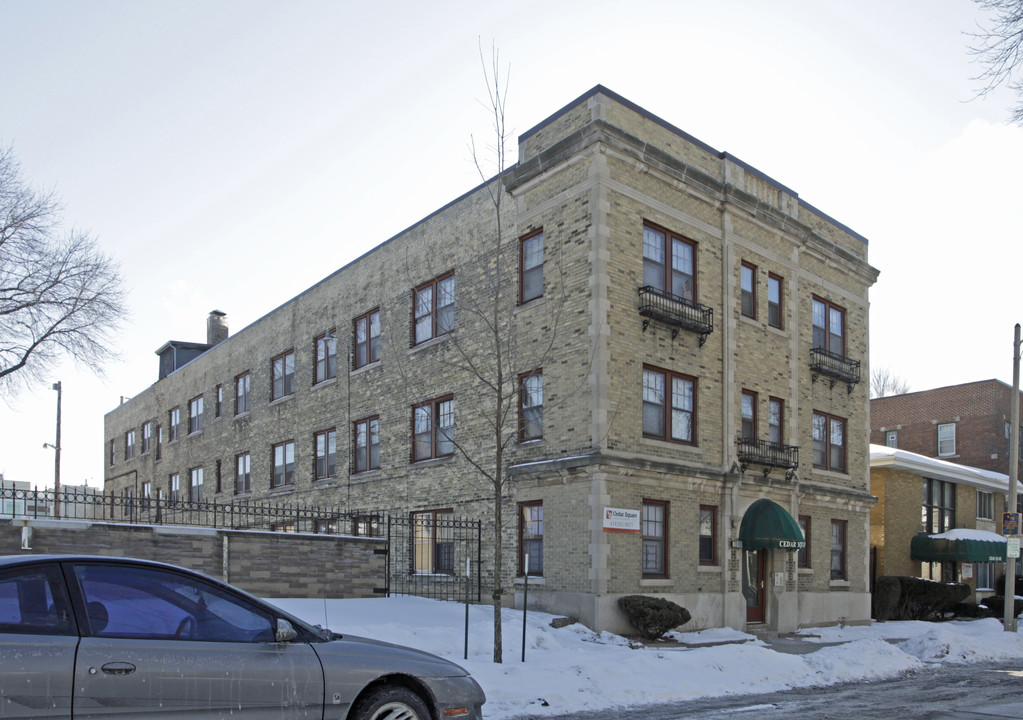 University Crossing II in Milwaukee, WI - Foto de edificio