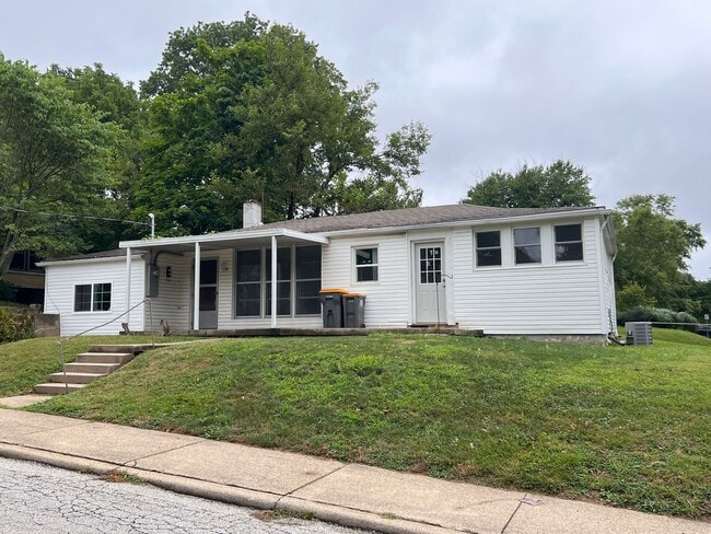 property at 115 E Cottage Grove Ave