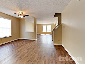 10787 Emery Dr in Indianapolis, IN - Foto de edificio - Building Photo