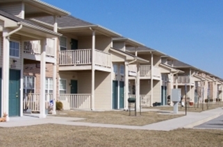 Canterbury House and Canterbury Woods in Morris, IL - Building Photo - Building Photo