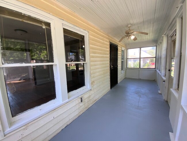 1208 Grant St in Danville, IL - Building Photo - Building Photo