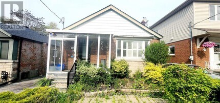 93 Lankin Blvd in Toronto, ON - Building Photo - Building Photo