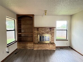 217 Woodbridge Cir in Edmond, OK - Building Photo - Building Photo