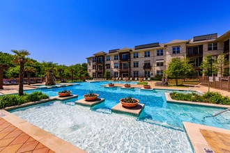 Villas of Chapel Creek in Frisco, TX - Foto de edificio - Building Photo