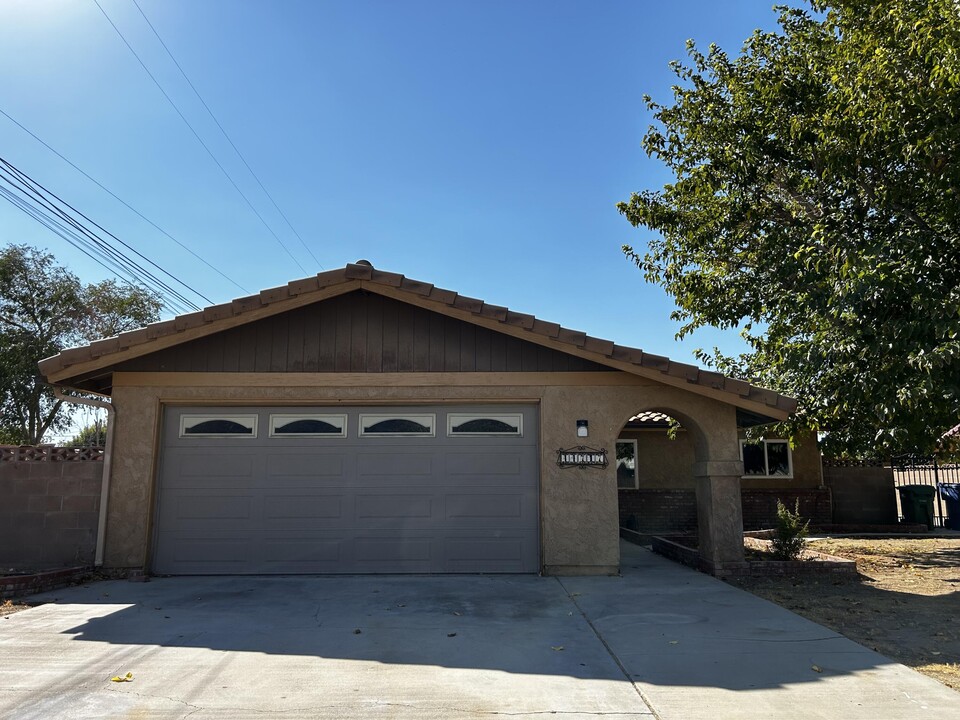 44717 12th in Lancaster, CA - Building Photo