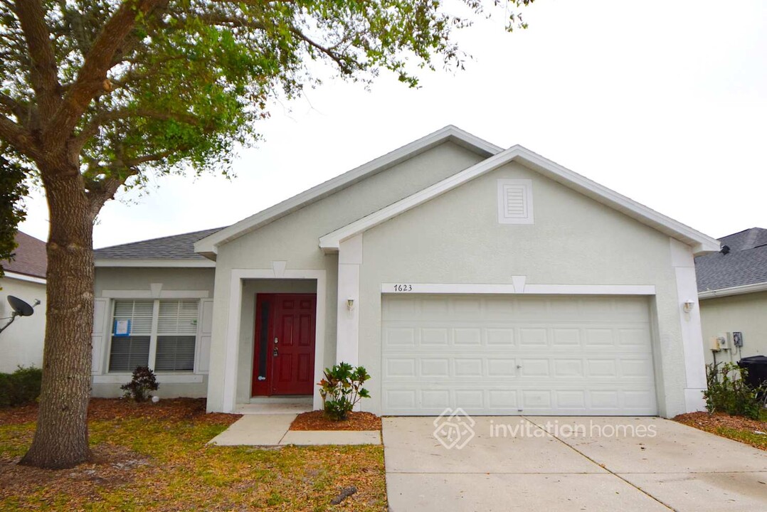 7623 Dragon Fly Loop in Gibsonton, FL - Building Photo